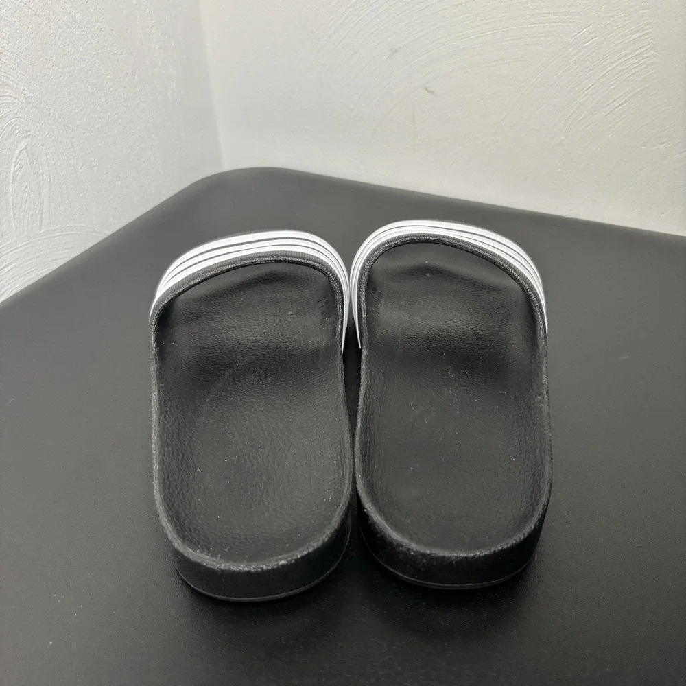 Adidas Kids A‎ dilute Aqua Shoes Slides Black White Sz 4 Unisex